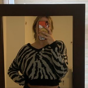 cropped v-neck kendall + kylie knit sweater